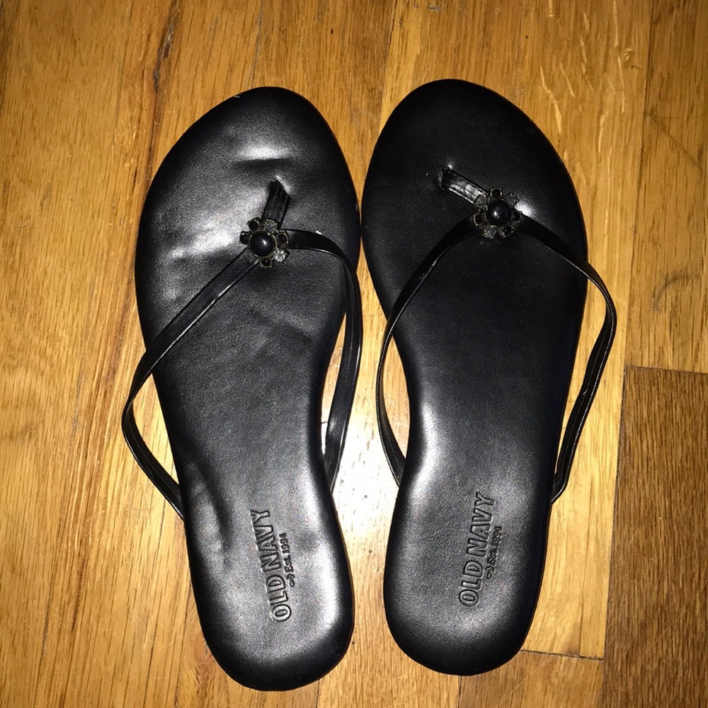 Black old navy flip flops